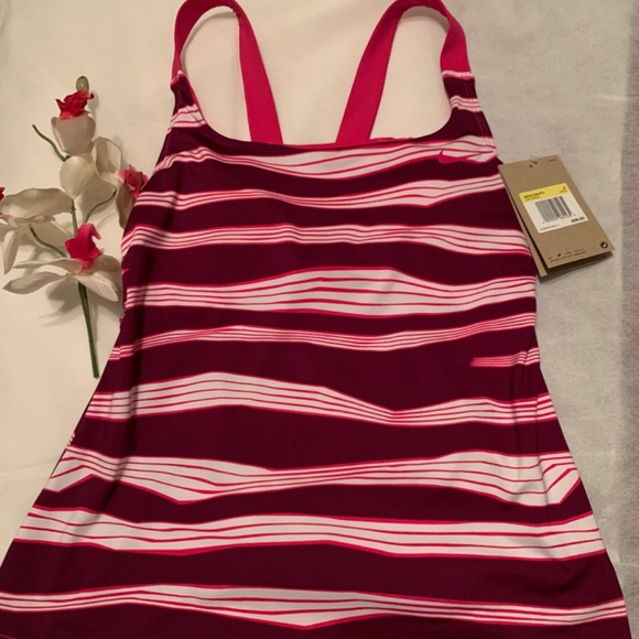 Nike top swimwear/workout top small new with tag - Picture 2 of 4